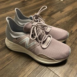 WORN ONCE Women’s New Balance tennis shoes. Size 7.5